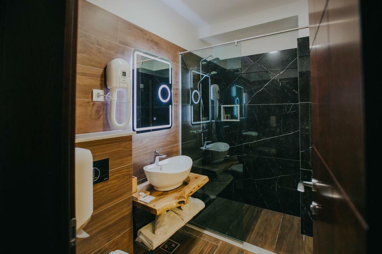 Lostrita - Pastravarie, Hotel & Spa Baia Mare Buitenkant foto